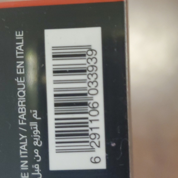 HUDA BEAUTY Liquid Matte Lipstick in Alluring - Picture 5 of 5